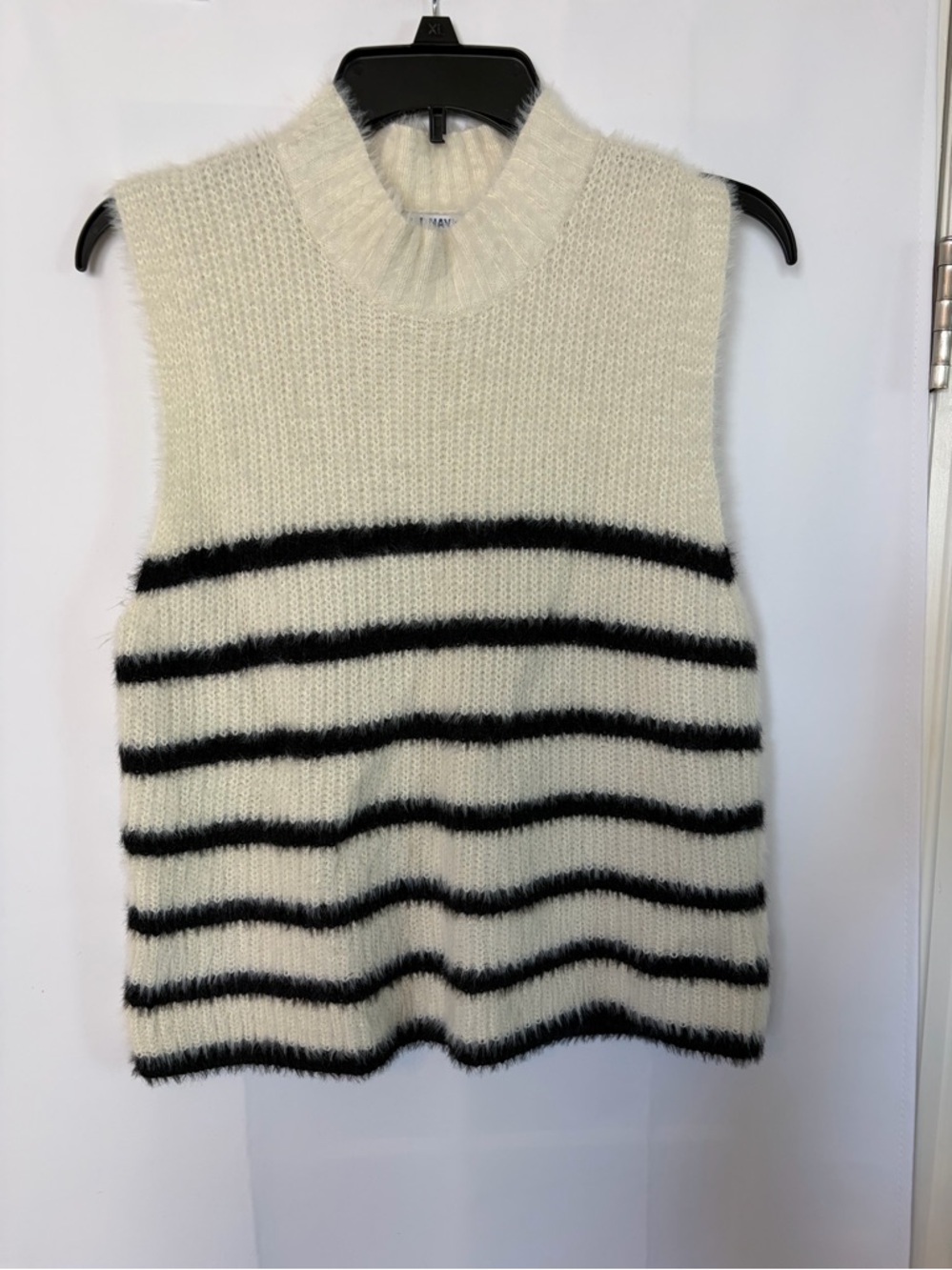 Old Navy Mock-Neck Eyelash Sweater‎ vest